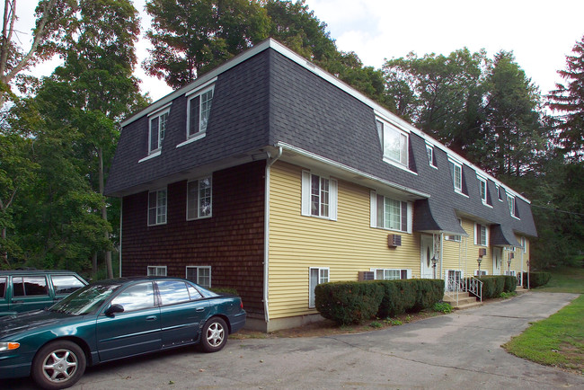 13 Maple Pl in Foxboro, MA - Building Photo - Building Photo