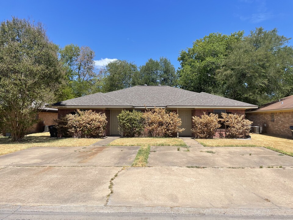 709 Concho Plz in College Station, TX - Building Photo