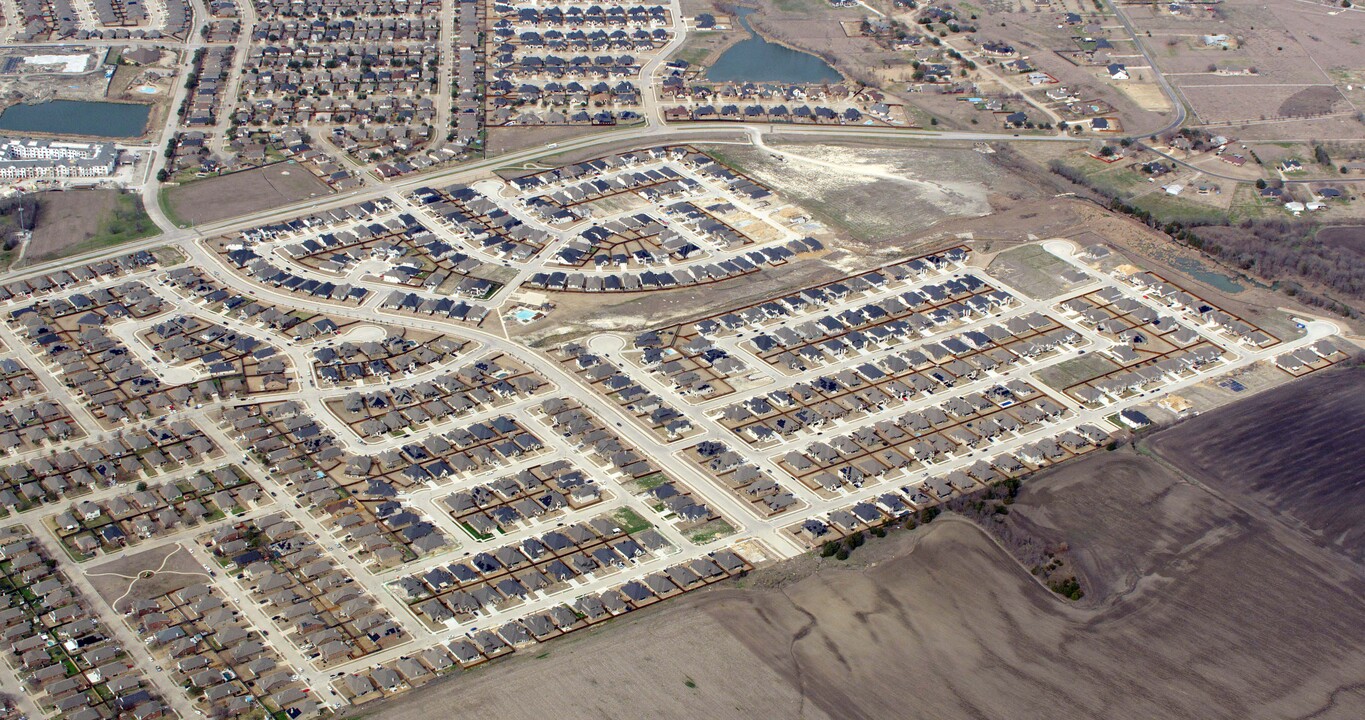 Buffalo Ridge in Waxahachie, TX - Building Photo