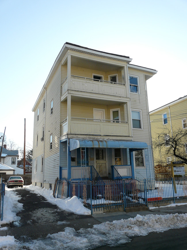 62 Chadwick Ave in Hartford, CT - Foto de edificio - Building Photo