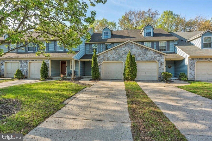 506 Hazelwood Ln in Evesham, NJ - Building Photo