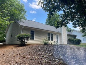 3028 Express Ln NE in Buford, GA - Building Photo - Building Photo
