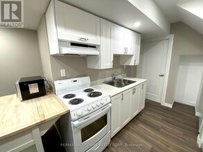 4640 Doug Wright Dr in Burlington, ON - Building Photo - Building Photo