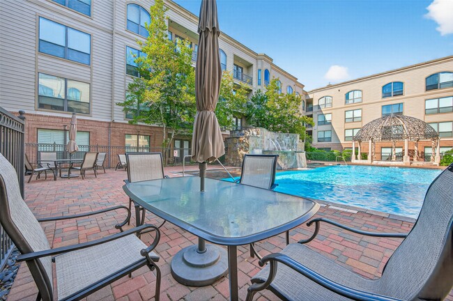 2299 Lone Star Dr in Sugar Land, TX - Building Photo - Building Photo