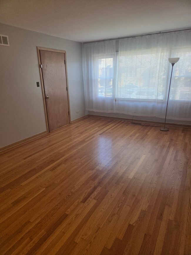 5850 N Mulligan Ave, Unit 1 in Chicago, IL - Foto de edificio - Building Photo