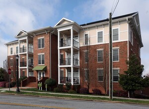 Fountain View in Greensboro, NC - Building Photo - Building Photo