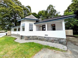 4 Palmer Ave in Corinth, NY - Building Photo