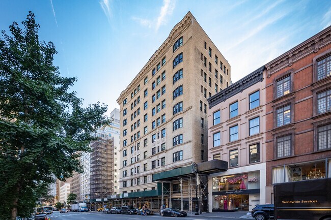 11 E 68th in New York, NY - Foto de edificio - Building Photo