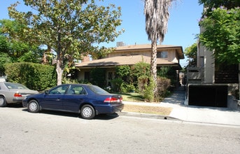 122 N Cedar St in Glendale, CA - Building Photo - Building Photo