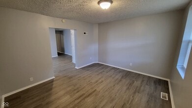 653 Birch Ave in Indianapolis, IN - Building Photo - Building Photo