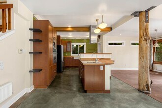 4061 NE 110th St in Seattle, WA - Building Photo - Building Photo