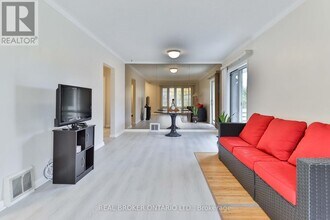 32 Christina Crescent in Toronto, ON - Building Photo - Building Photo