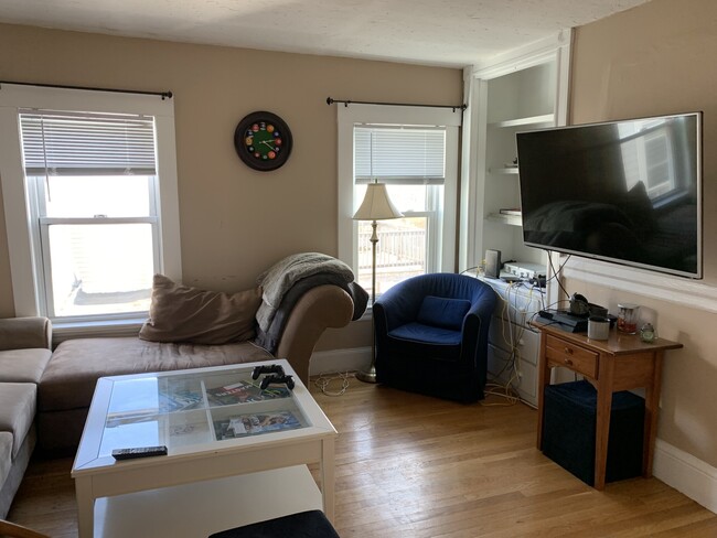 69 Old Harbor St, Unit 3 in Boston, MA - Building Photo - Building Photo