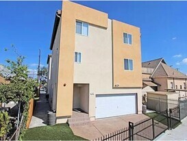 338 E 36th St, Unit Five br 4 bath 4 parking in Los Angeles, CA - Building Photo