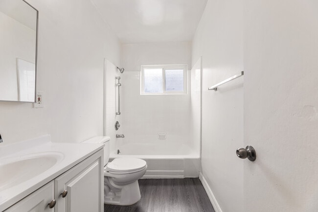 439 S Catalina St in Los Angeles, CA - Building Photo - Floor Plan