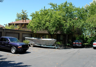 1777 W 3rd St in Santa Rosa, CA - Foto de edificio - Building Photo