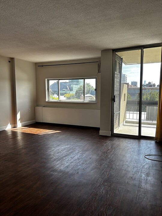 872 Massachusetts Ave, Unit 406 in Cambridge, MA - Building Photo