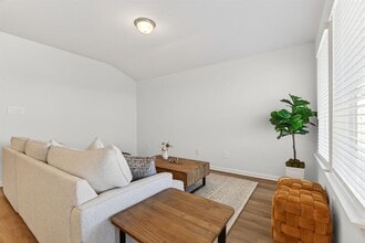 120 Honey Bee Rd in Jarrell, TX - Building Photo - Building Photo