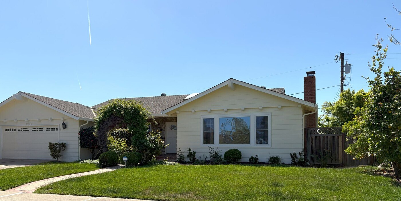 1205 Awalt Dr in Mountain View, CA - Building Photo