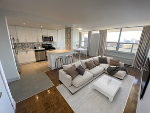 225 Davisville Avenue in Toronto, ON - Building Photo - Building Photo