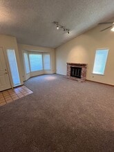 7345 Holworthy Way in Sacramento, CA - Building Photo - Building Photo