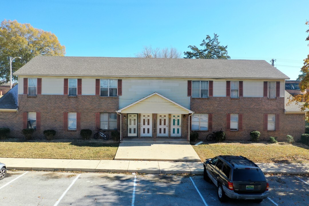 901 Henry Dr in Athens, AL - Building Photo