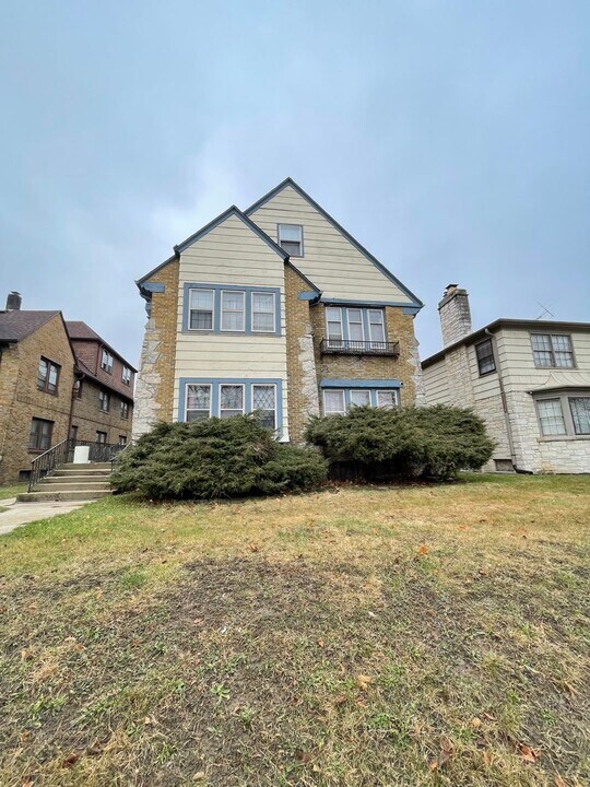 2949 N Sherman Blvd in Milwaukee, WI - Foto de edificio