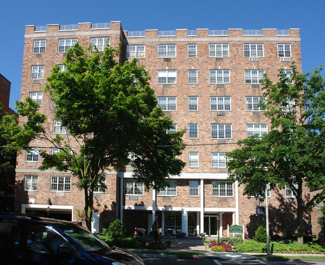 Cameo Manor in White Plains, NY - Foto de edificio - Building Photo