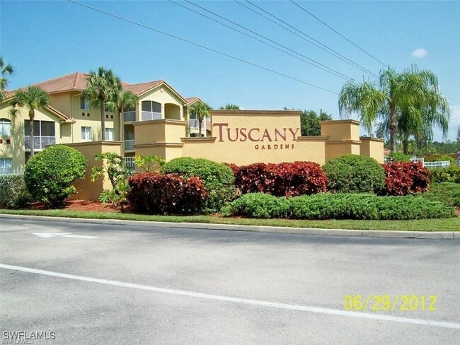 6330 Aragon Way in Ft. Myers, FL - Building Photo - Building Photo