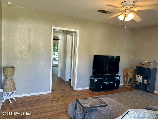 1321 Pine Grove Ct in Jacksonville, FL - Building Photo - Building Photo