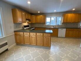 154 Lincoln Rd in Medford, MA - Building Photo