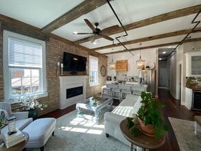 132 Goldsboro St SW, Unit C in Wilson, NC - Foto de edificio - Building Photo