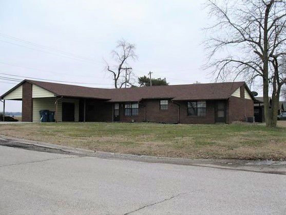 2 Georgetown Dr in Granite City, IL - Building Photo