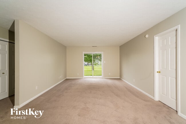 5753 Twin River Ln in Indianapolis, IN - Building Photo - Building Photo