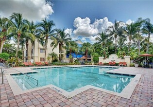 5686 Rock Island Rd, Unit 127 in Tamarac, FL - Building Photo - Building Photo