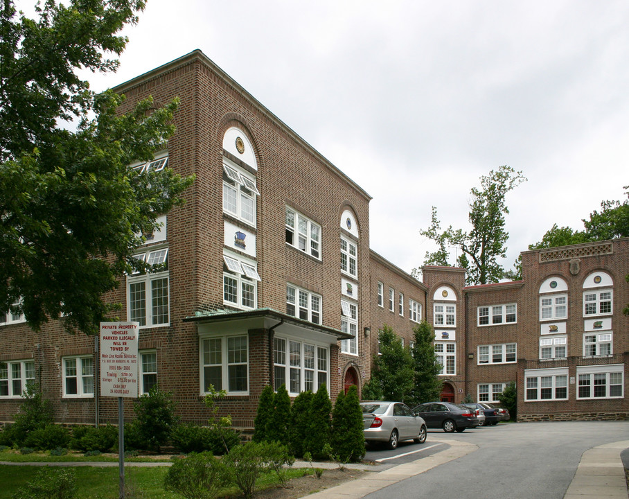 College Hall Apartments in Bryn Mawr, PA - Building Photo