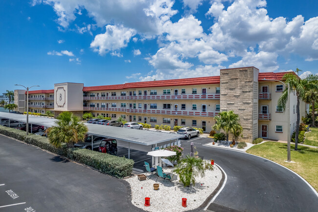 Barclay House in Gulfport, FL - Foto de edificio - Building Photo