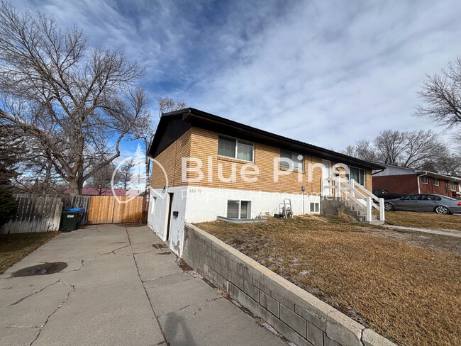 property at 660 Park Ln