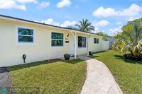 1312 SE 1st Ave in Deerfield Beach, FL - Building Photo - Building Photo