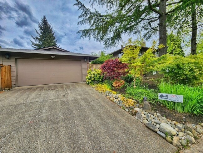 16827 NE 32nd St in Bellevue, WA - Building Photo - Building Photo
