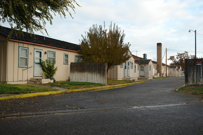 Mills Manor Apartments in Ontario, OR - Building Photo - Building Photo