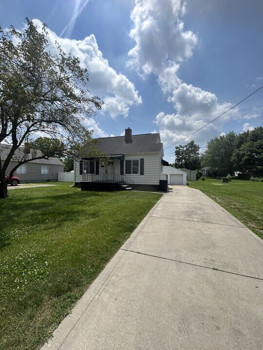 835 Wintermute Ave in Newark, OH - Building Photo