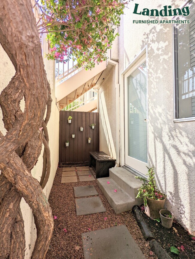 995 Figueroa Terrace-Unit -105.1220903 in Los Angeles, CA - Building Photo - Building Photo