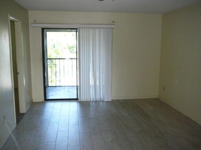 617 Ixoria Ave, Unit 15 in Fort Pierce, FL - Building Photo - Building Photo