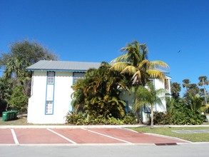 1201 Indian River Dr in Sebastian, FL - Foto de edificio - Building Photo