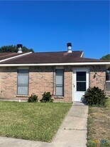 201 Versailles St in Victoria, TX - Building Photo