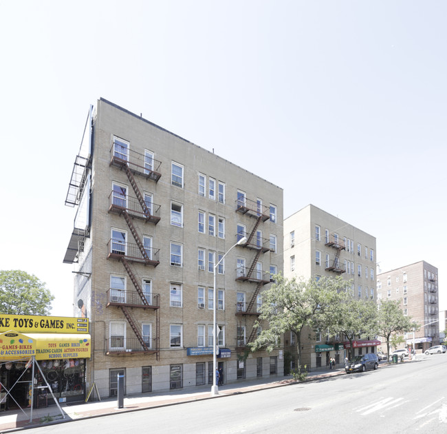 1381 Castle Hill Ave in Bronx, NY - Building Photo - Building Photo