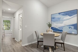 Oasis Naples in Naples, FL - Foto de edificio - Building Photo