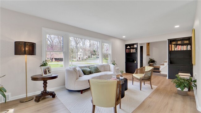 property at 288 Oakridge Dr