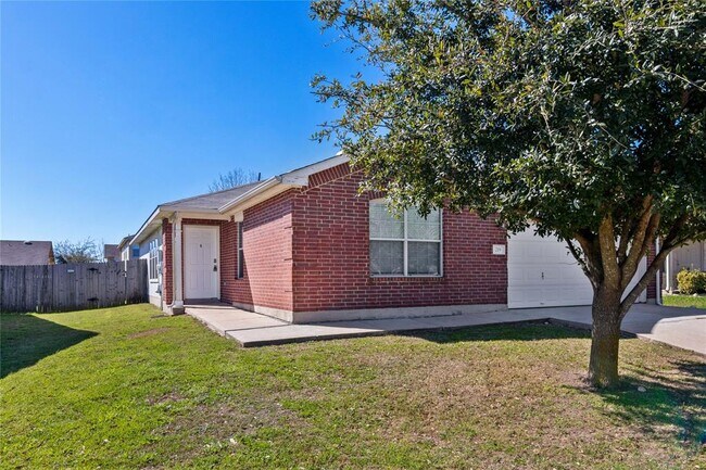 219 Almquist St in Hutto, TX - Building Photo - Building Photo